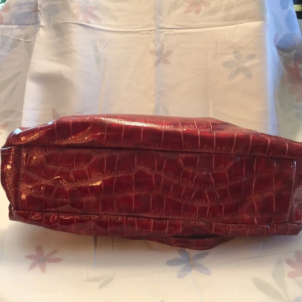 Vintage Sag Harbor Faux Croc Patent Leather Bag Red 13.5x4” - 8.5” drop
